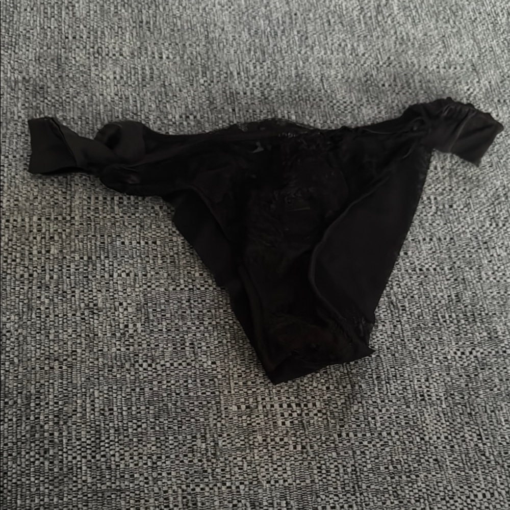 I.D. SARRIERI size medium Elegant Black Lace Women's Intimate